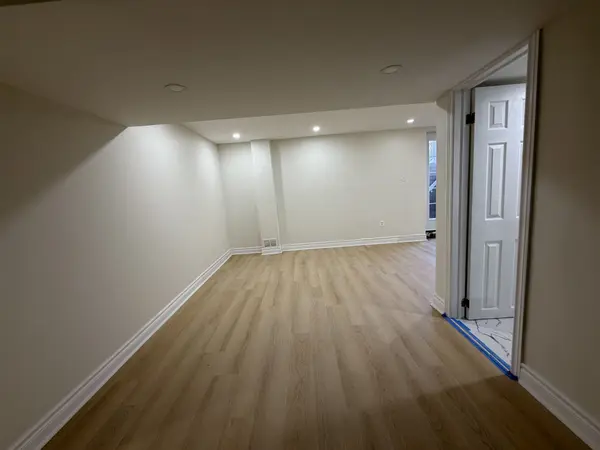 10 Sheldon DR #Bsmt, Ajax, ON L1T 4K7