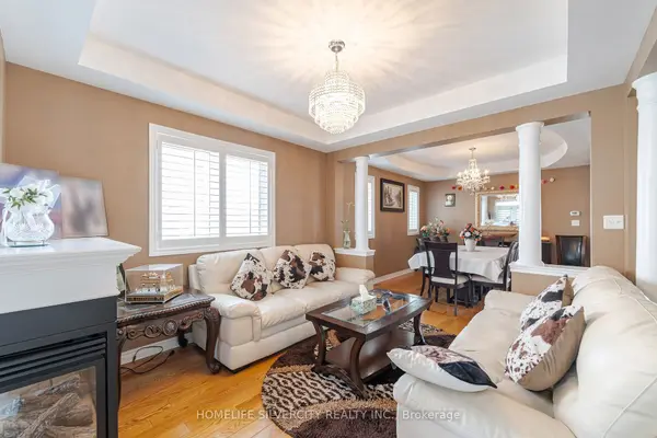 14 Oakhaven RD, Brampton, ON L6P 2Y3