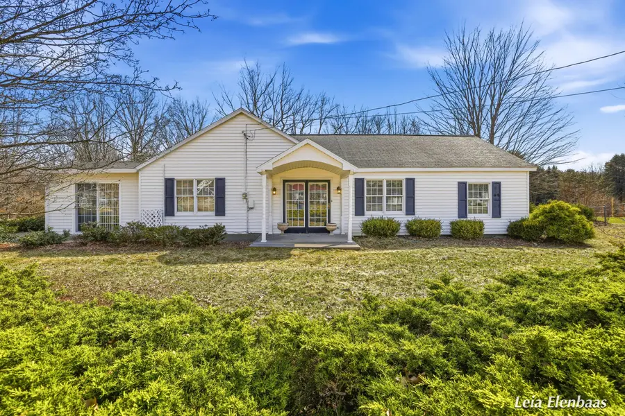 4612 13 Mile RD NE, Algoma Twp, MI 49341