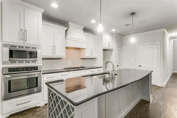 2221 Churchill Loop, Grapevine, TX 76051