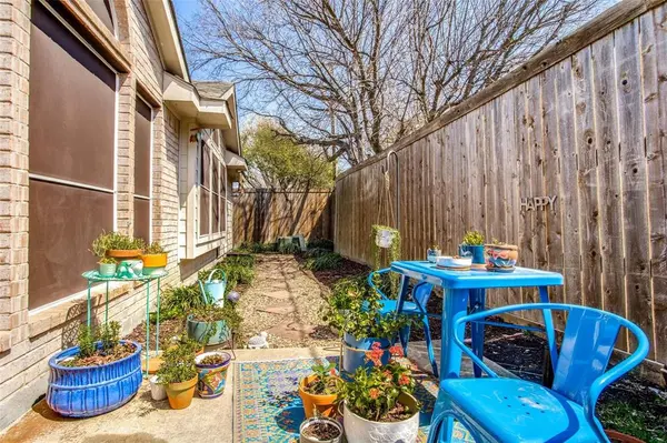 615 Delores Drive, Grand Prairie, TX 75052