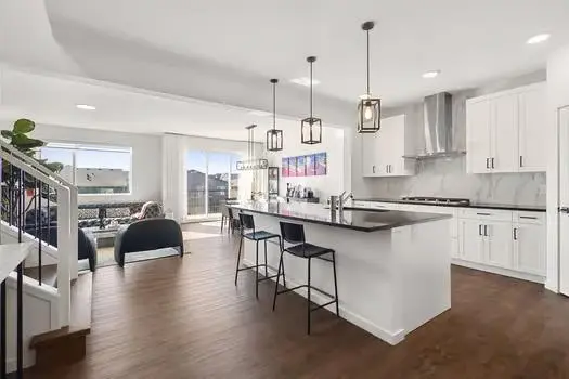 75 Royston Heath NW, Calgary, AB T3L 0K3