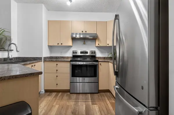 304 Mackenzie WAY SW #8117, Airdrie, AB T4B2W4