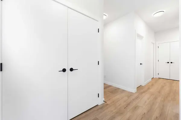 212 Belmont PARK SW, Calgary, AB T2X 5T7