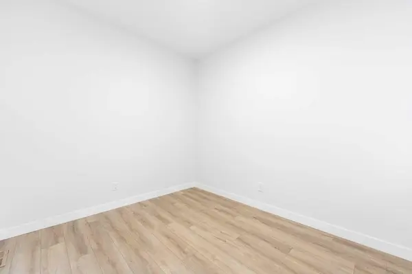 212 Belmont PARK SW, Calgary, AB T2X 5T7