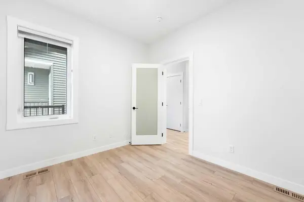 212 Belmont PARK SW, Calgary, AB T2X 5T7