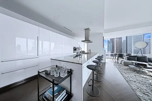 180 University AVE #5508, Toronto C01, ON M5H 0A2