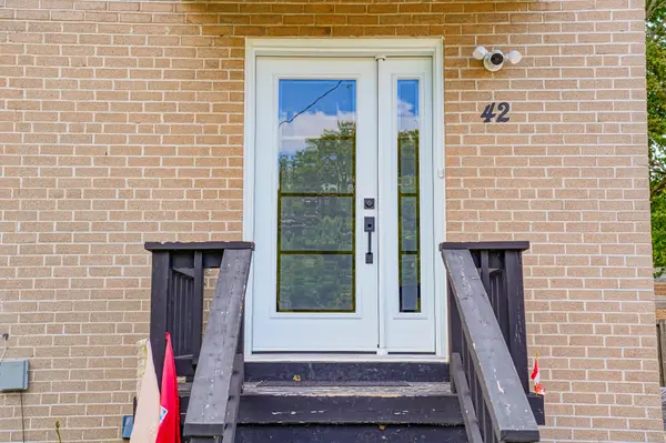 42 Pixley CRES, Toronto E10, ON M1E 3G6