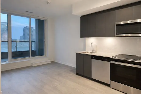 8868 Yonge ST #817E, Richmond Hill, ON L4C 1Z8