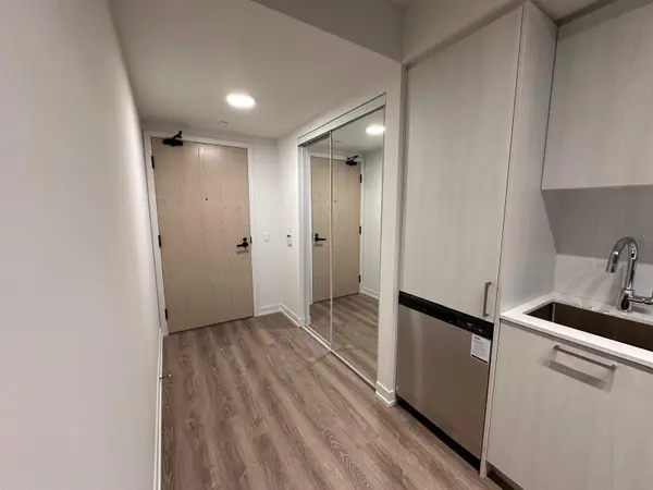 195 Commerce ST #708, Vaughan, ON L4K 5Z7