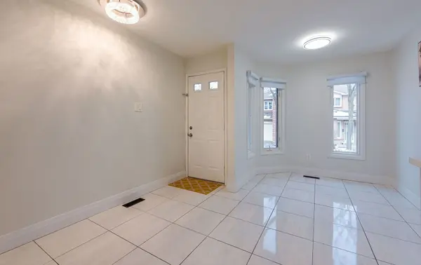 5020 Delaware DR #12, Mississauga, ON L4Z 3C4