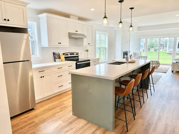 94 Eagle CT, Saugeen Shores, ON N0H 2C3