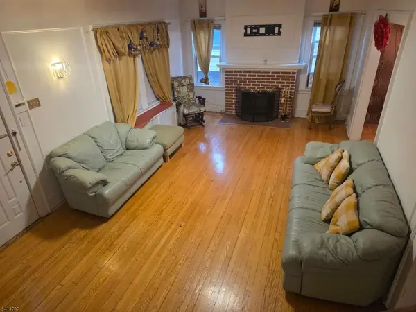 5 Roosevelt Ave, East Orange City, NJ 07017