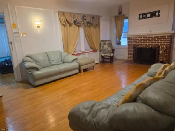 5 Roosevelt Ave, East Orange City, NJ 07017