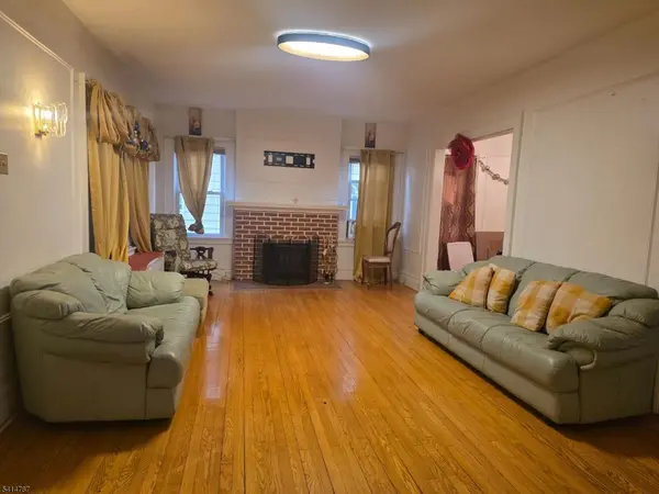 5 Roosevelt Ave, East Orange City, NJ 07017