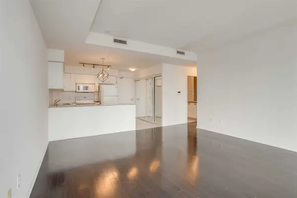 37 Grosvenor ST #2904, Toronto C01, ON M4Y 3G5