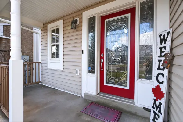 1210 Meath DR, Oshawa, ON L1K 0G5