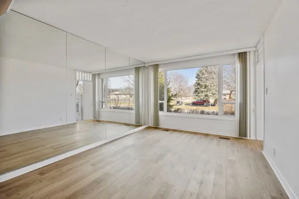 121 Tulloch DR, Ajax, ON L1S 2S7