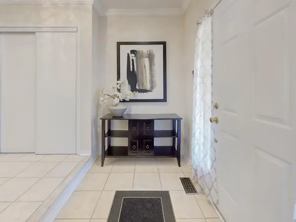 6169 Rowers CRES, Mississauga, ON L5V 3A1