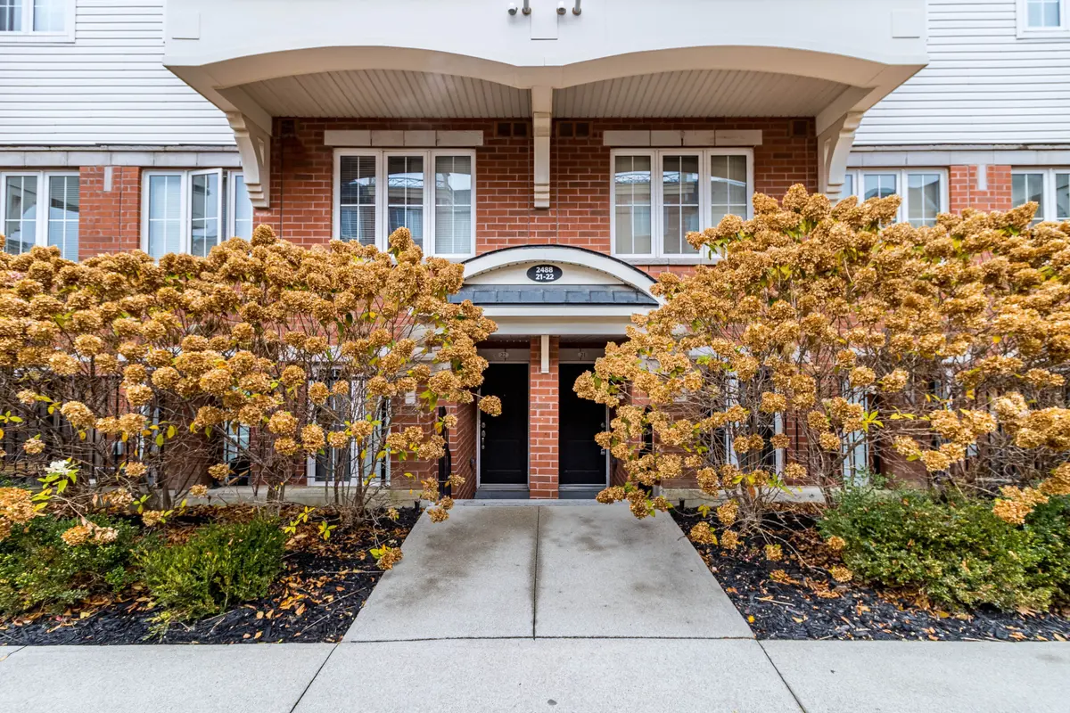 2488 Post RD #22, Oakville, ON L6H 0K1