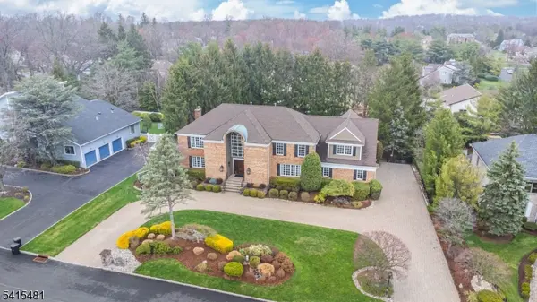 5 Blackberry Ln, North Caldwell Boro, NJ 07006