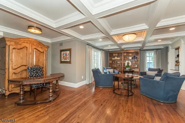 5 Blackberry Ln, North Caldwell Boro, NJ 07006