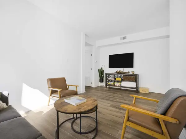 96 Tecumseth ST, Toronto C01, ON M6J 2H1