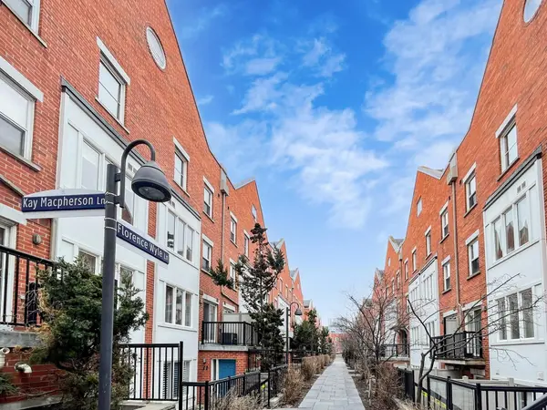 29 Florence Wyle LN, Toronto E01, ON M4M 3E7