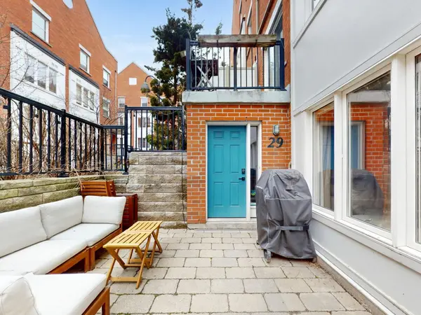 29 Florence Wyle LN, Toronto E01, ON M4M 3E7