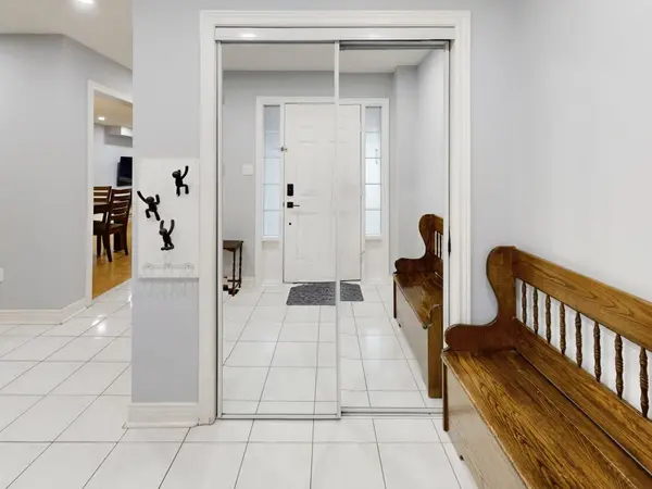 156 Stone RD, Aurora, ON L4G 6Y9