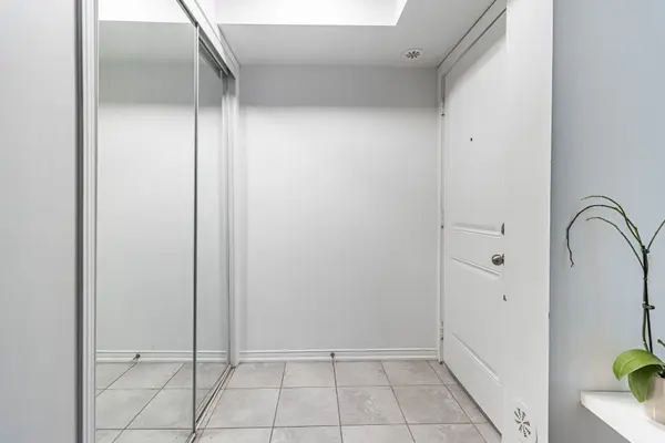 2488 Post RD #22, Oakville, ON L6H 0K1