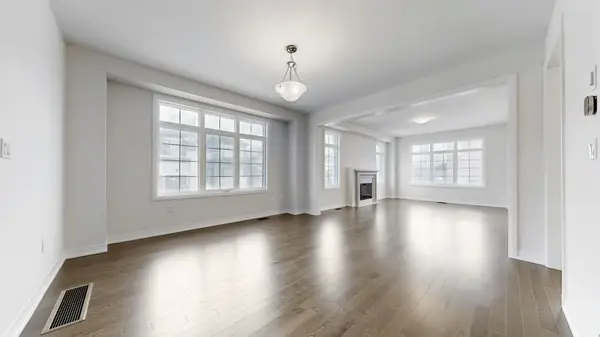 12 Aveena RD, Brampton, ON L6P 4R8