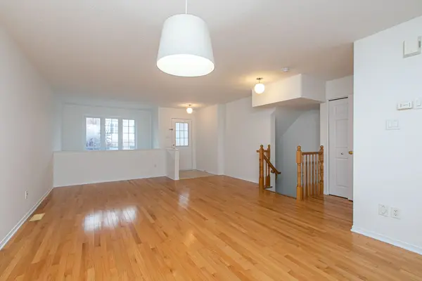 246 Gershwin Private, Bells Corners And South To Fallowfield, ON K2H 1G5