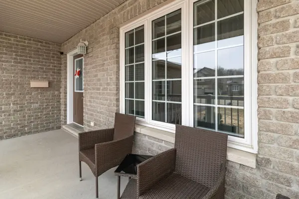 1004 Crestwood DR, Brockville, ON K6V 7N1