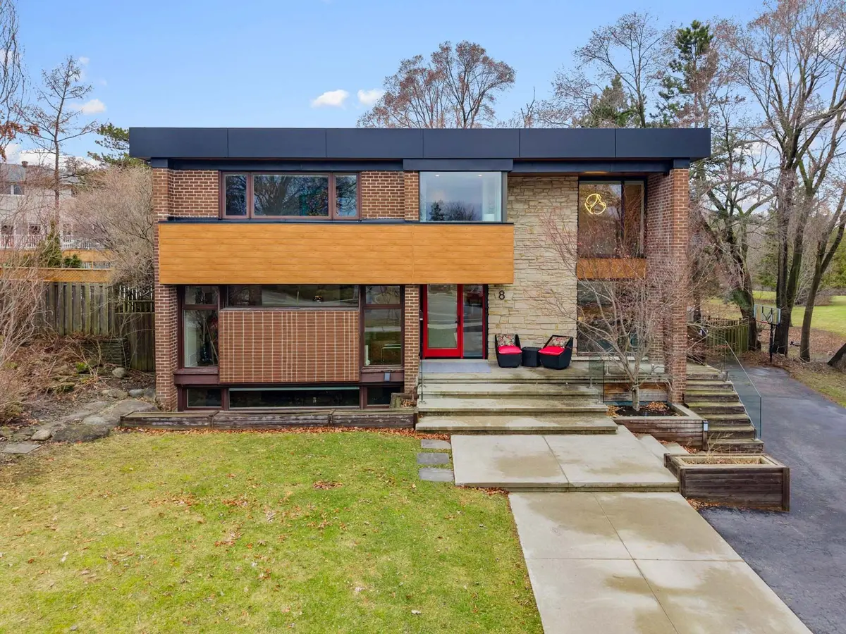 8 Foxdale CT, Toronto C15, ON M2K 2P2