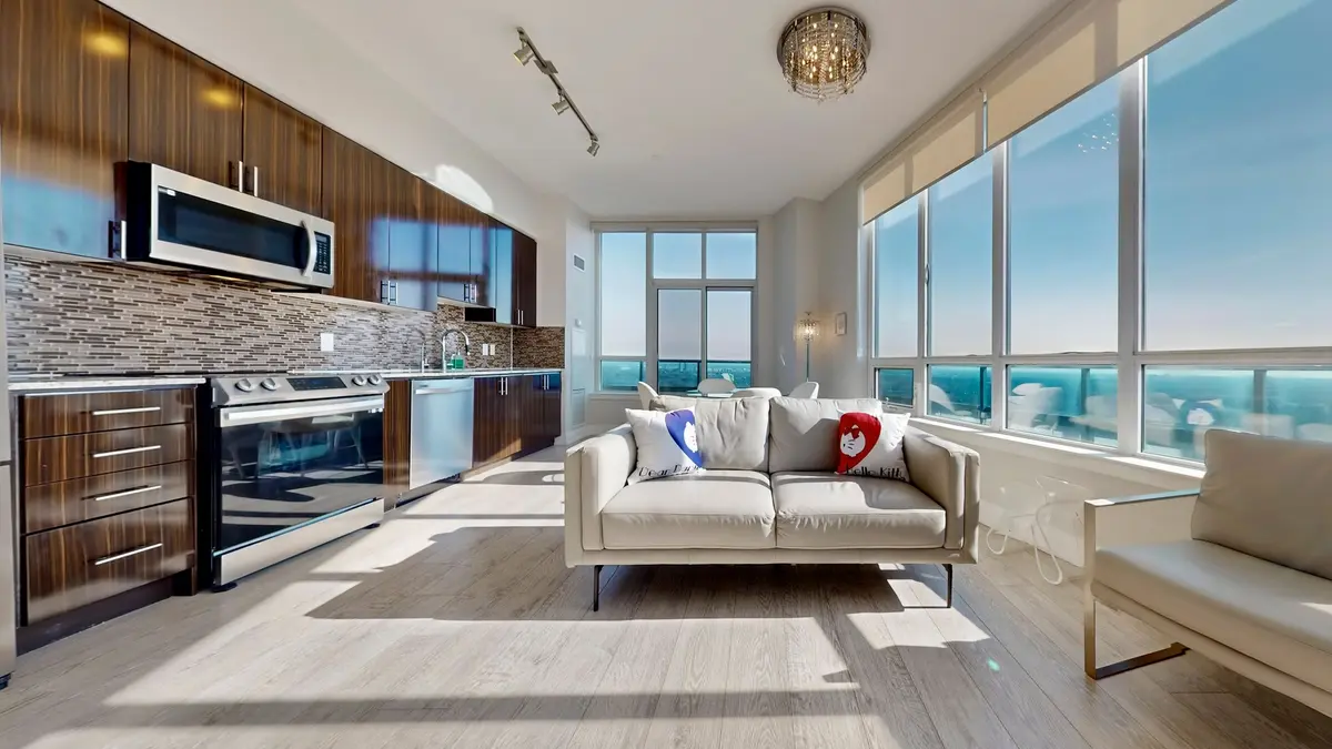 7161 Yonge ST #Ph15, Markham, ON L3T 0C8