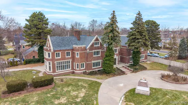 16761 E Jefferson AVE, Grosse Pointe Park, MI 48230