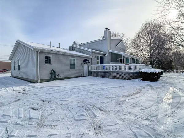 2052 S Dye RD, Flint, MI 48532