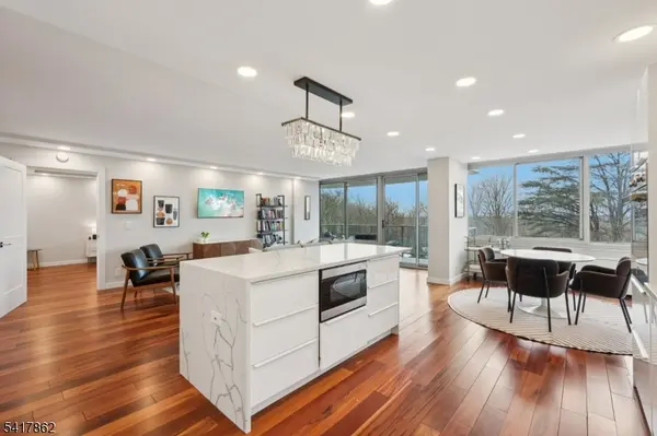 1 Claridge Dr #104, Verona Twp., NJ 07044