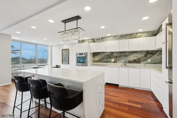 1 Claridge Dr #104, Verona Twp., NJ 07044