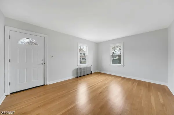 32 N 7Th Ave, Manville Boro, NJ 08835