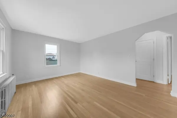 32 N 7Th Ave, Manville Boro, NJ 08835