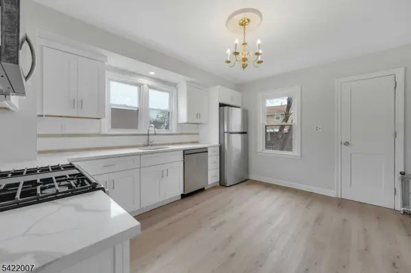 32 N 7Th Ave, Manville Boro, NJ 08835