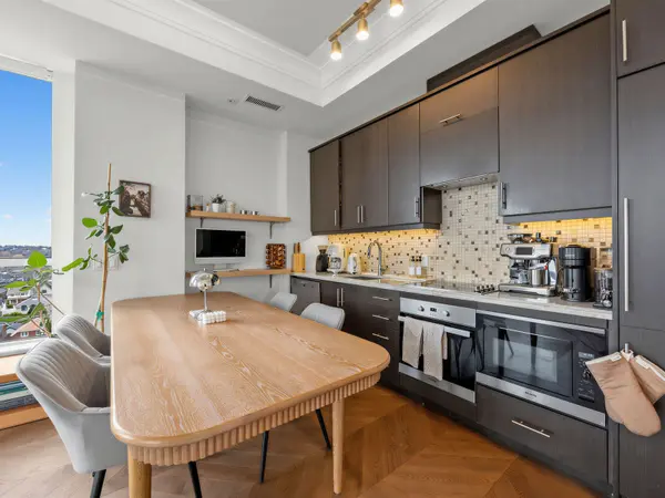 23 Glebe RD W #914, Toronto C03, ON M5P 0A1