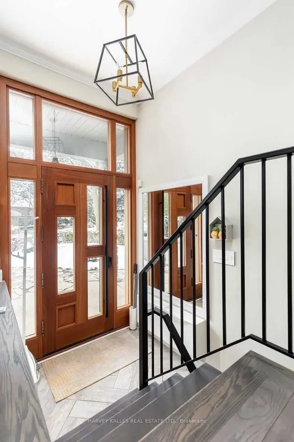 7 Rainham PL #Left, Toronto C13, ON M3B 1A1