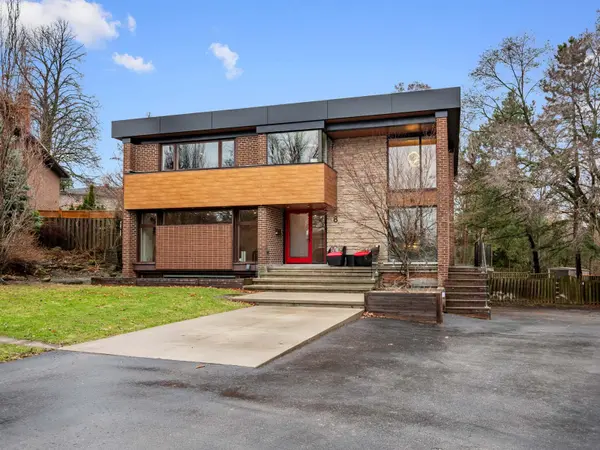 8 Foxdale CT, Toronto C15, ON M2K 2P2