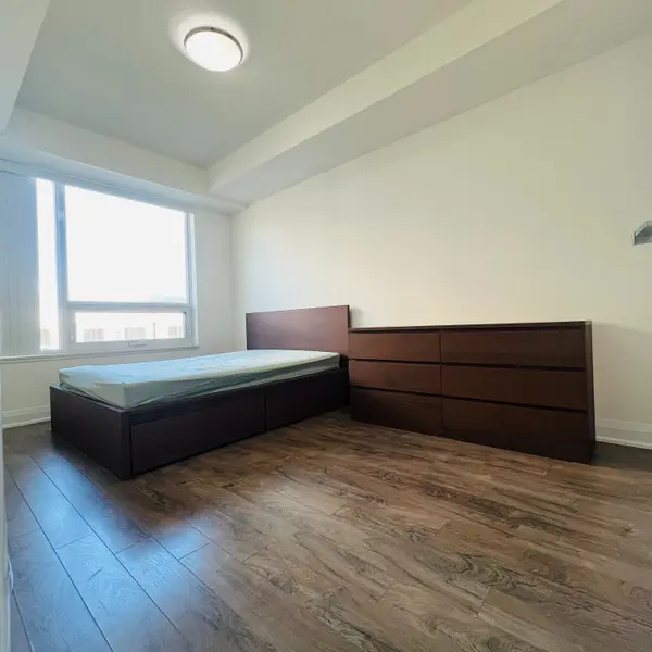 28 Uptown DR E #326, Markham, ON L3R 5M8