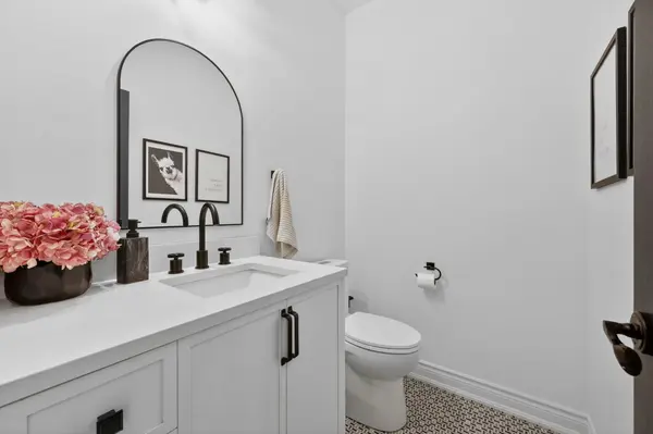 1 Heritage Estates RD, Vaughan, ON L6A 4J7