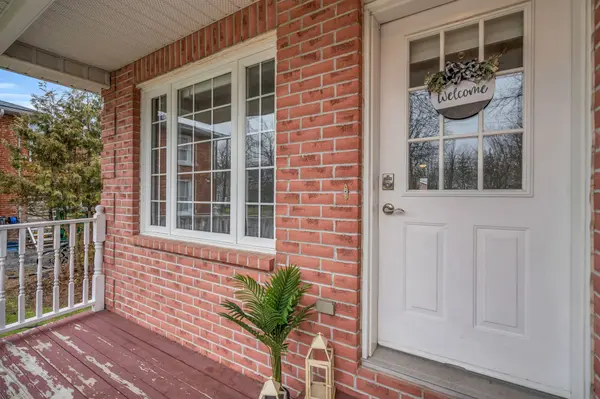 81 Fairpark LN, Georgina, ON L0E 1R0