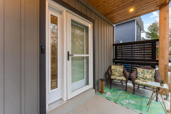 12 Frankfort GRV, Georgina, ON L0E 1L0